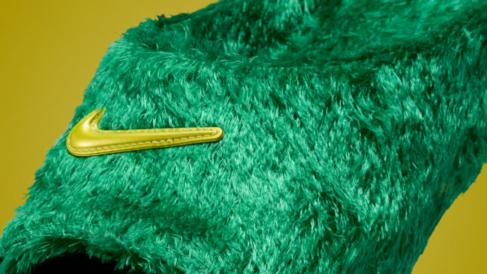 Hinh anh 7: Hinh anh doi giay Nike .SWOOSH ReactX Rejuven8 voi thiet ke lay cam hung tu thien nhien.