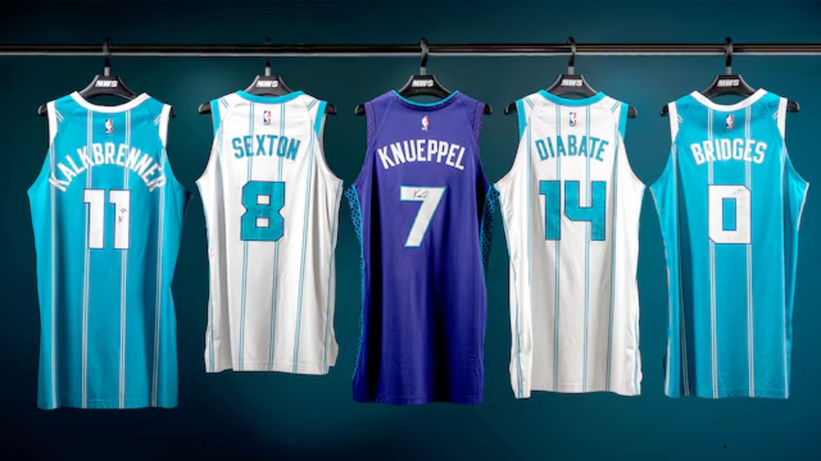 Hinh anh 2: Phoi mau giay Nike Kobe 9 EM Protro Hornets