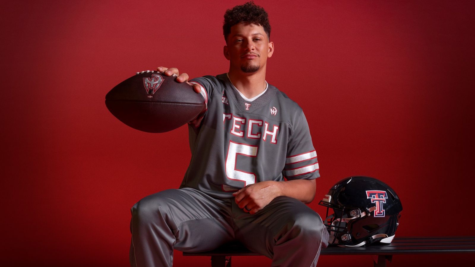 Hinh anh 5: Patrick Mahomes ky hop dong gia han voi adidas, mo rong dong san pham signature