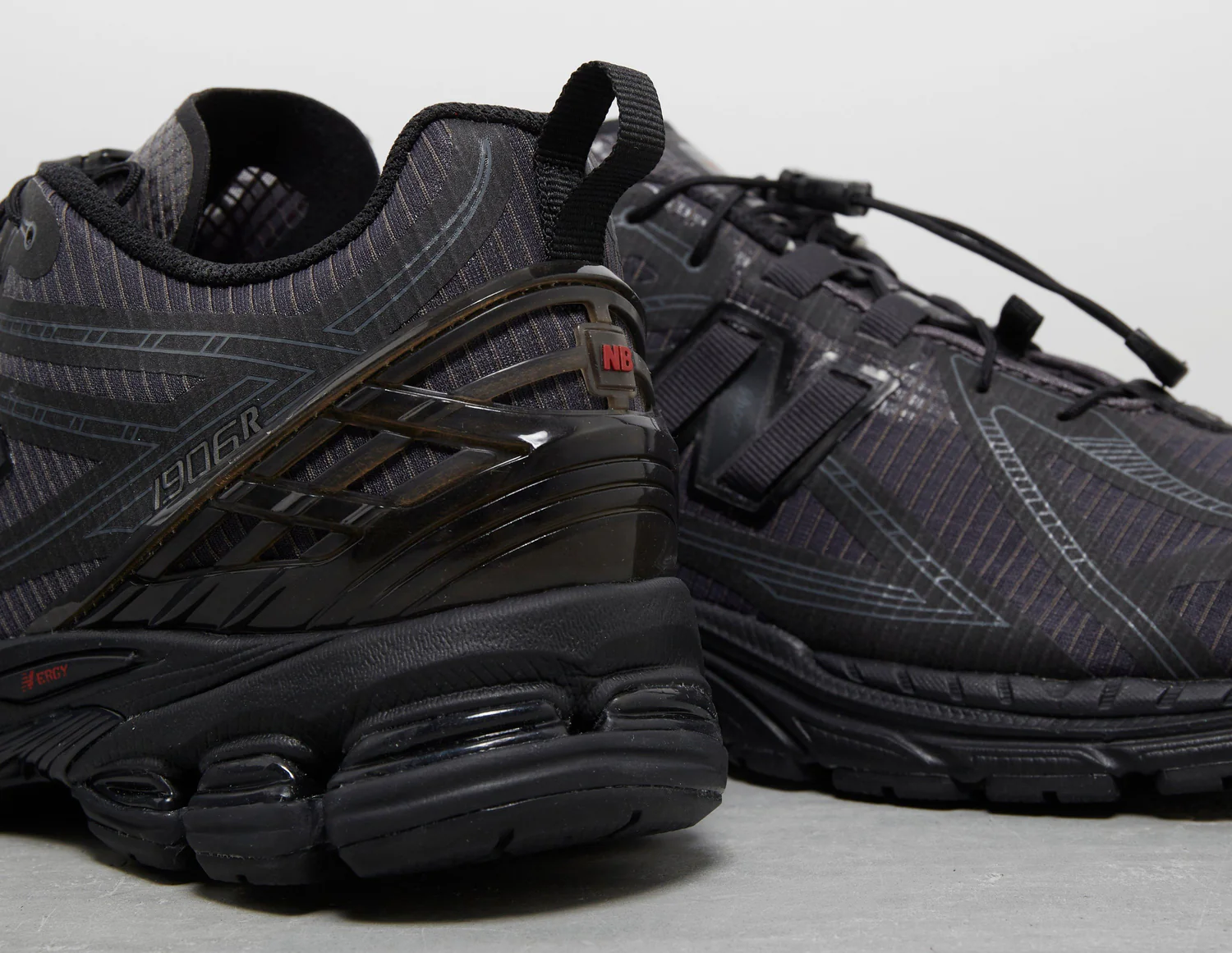 New Balance 9060 "No-Sew": Siêu Phẩm Dad Shoe Không Đường May