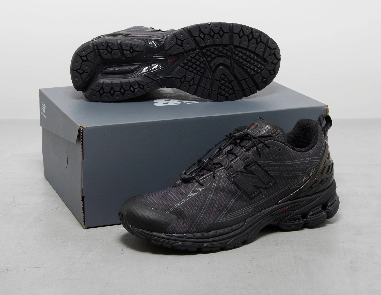 New Balance 9060 "No-Sew": Siêu Phẩm Dad Shoe Không Đường May