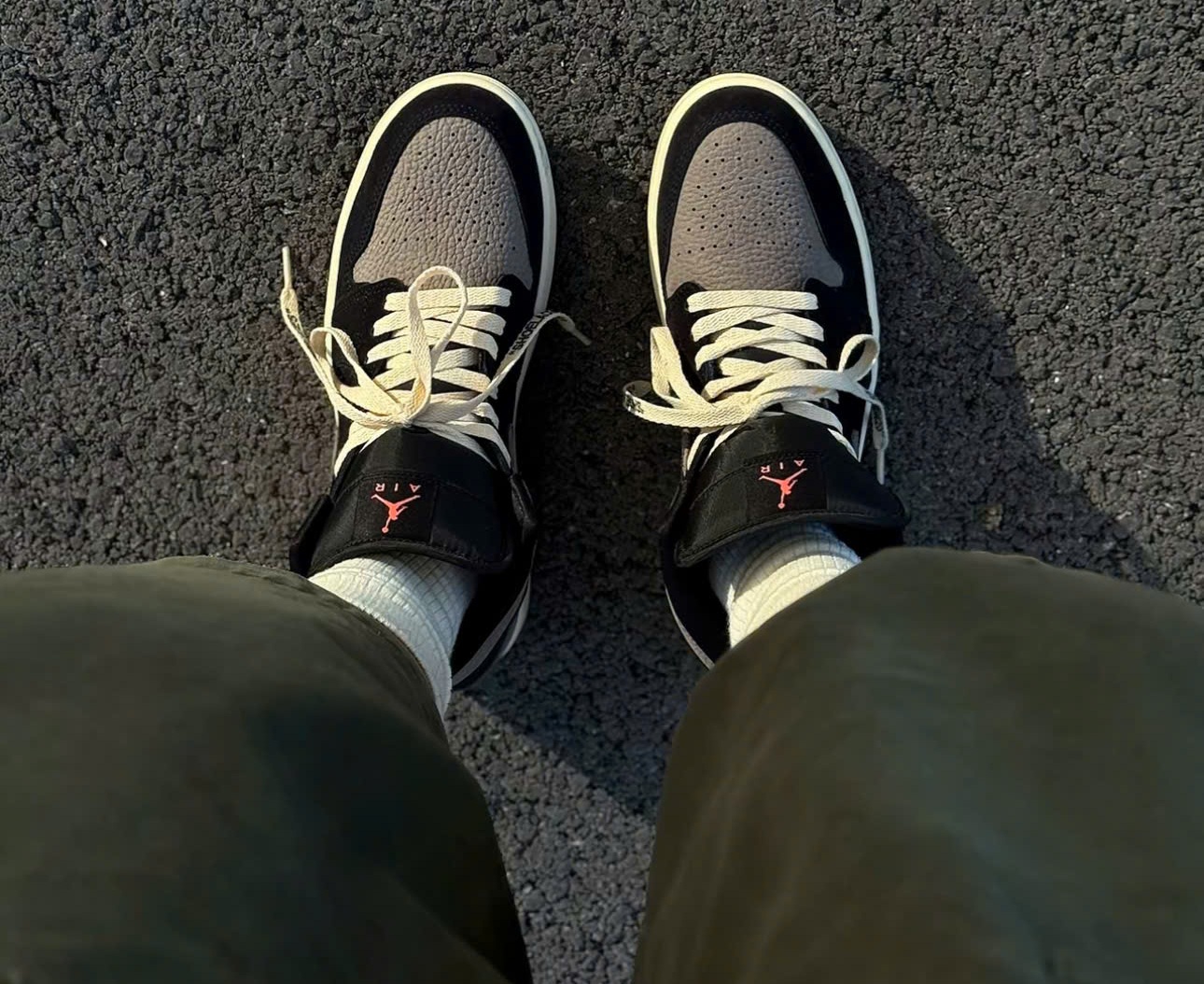 Alternative view of Giày Nike Air Jordan 1 Mid SE 'Olive Grey' IB7110-002