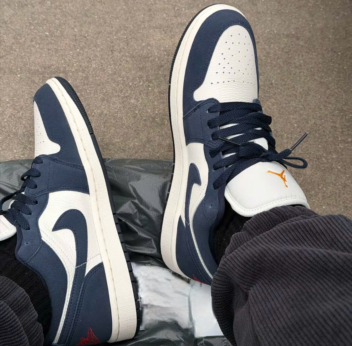 Alternative view of Giày Nike Air Jordan 1 Low 'Obsidian Suede' IO7448-400