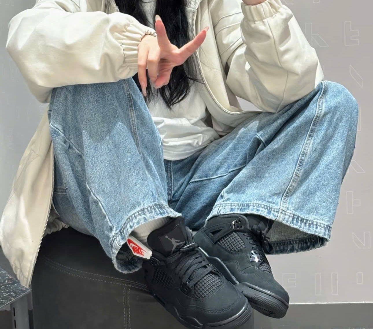 Alternative view of Giày Nike Air Jordan 4 Retro 'Black Cat' IB4171-010