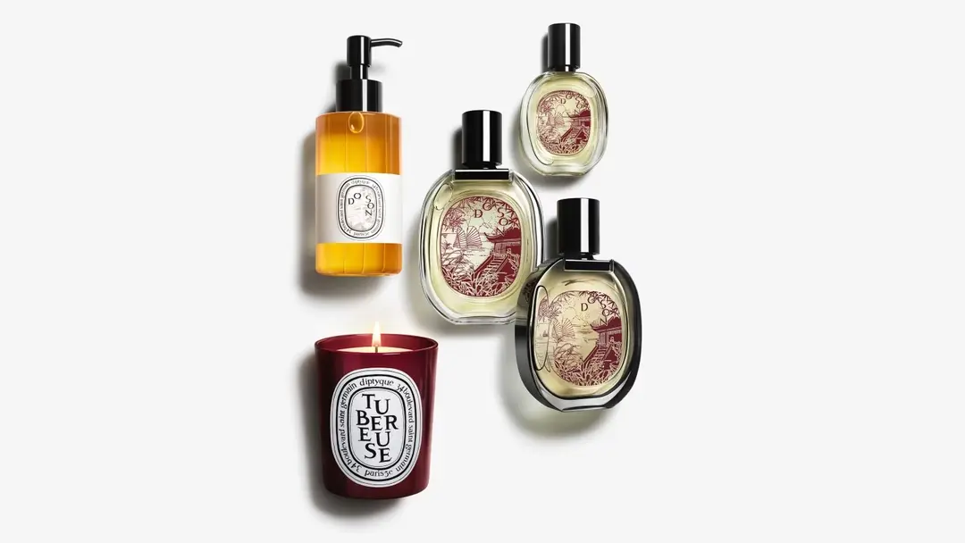 Hinh anh 4: Chai nuoc hoa Diptyque voi thiet ke nghe thuat, bieu tuong cua mui huong niche cao cap.