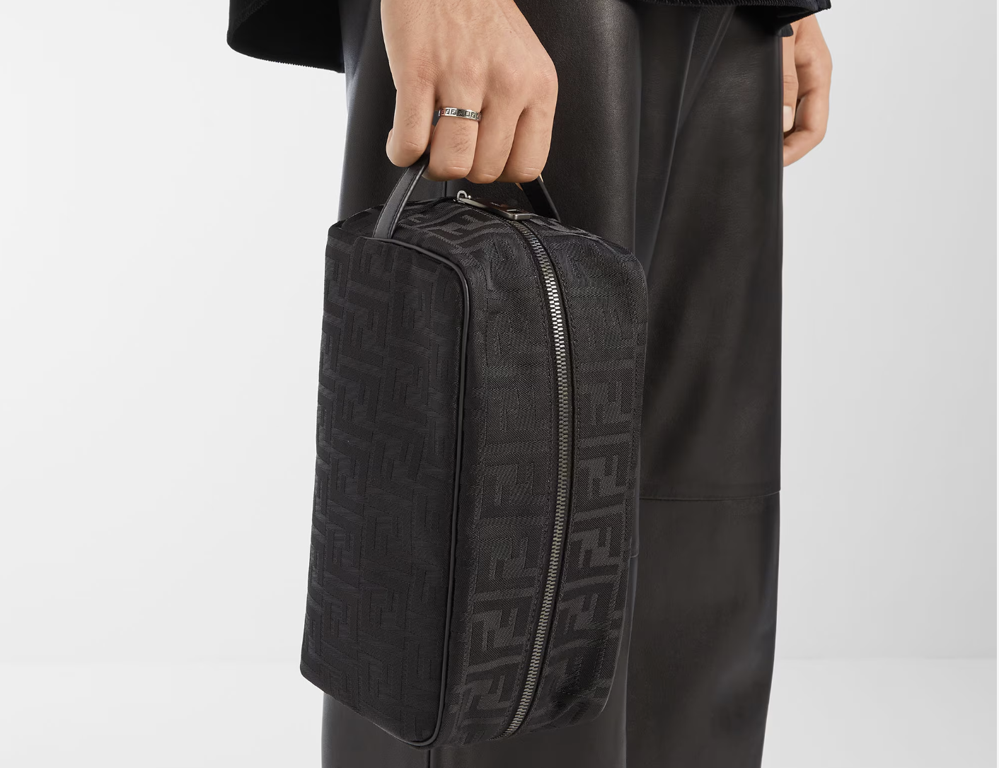 Alternative view of Túi Fendi FF Toiletry Case 'Black' 7N0141AVC6F1USQ