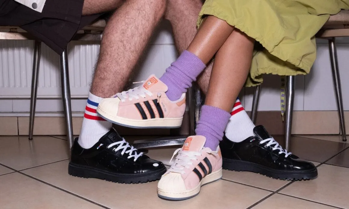 Hinh anh 1: Giay adidas x SpongeBob va Patrick Star voi thiet ke sang tao