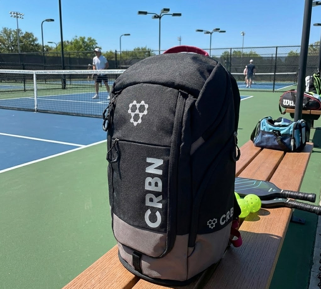 Hinh anh 2: Tui va balo Pickleball chat luong cho nam 2026, bao gom cac thuong hieu nhu CRBN, JOOLA, va Franklin.