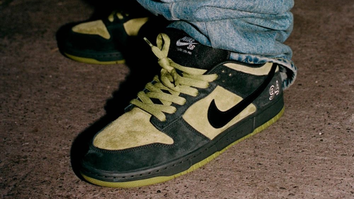 Supreme x Nike SB Dunk Low “Camper Green”