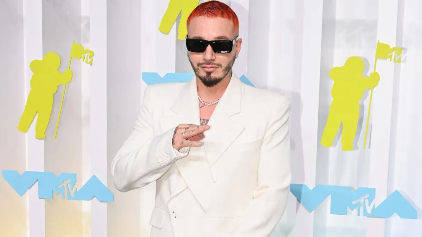 Hinh anh 6: Hinh anh doi Air Jordan 4 “Lemonade” cua J. Balvin voi tong mau vang chanh chu dao