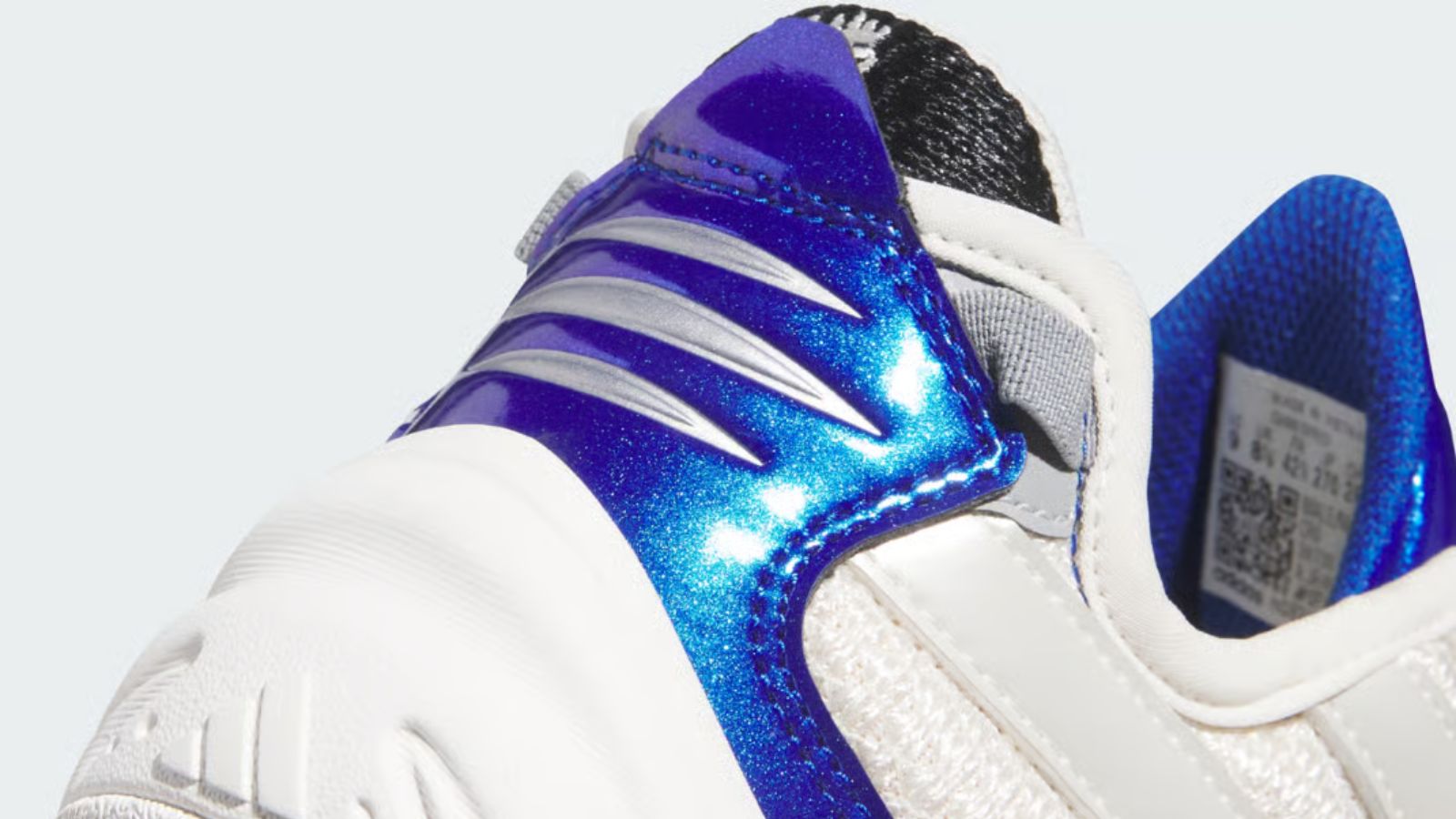 Hinh anh 6: Giay adidas GameSpeed 1998 phoi mau xanh duong va trang, phong cach retro thap nien 90.