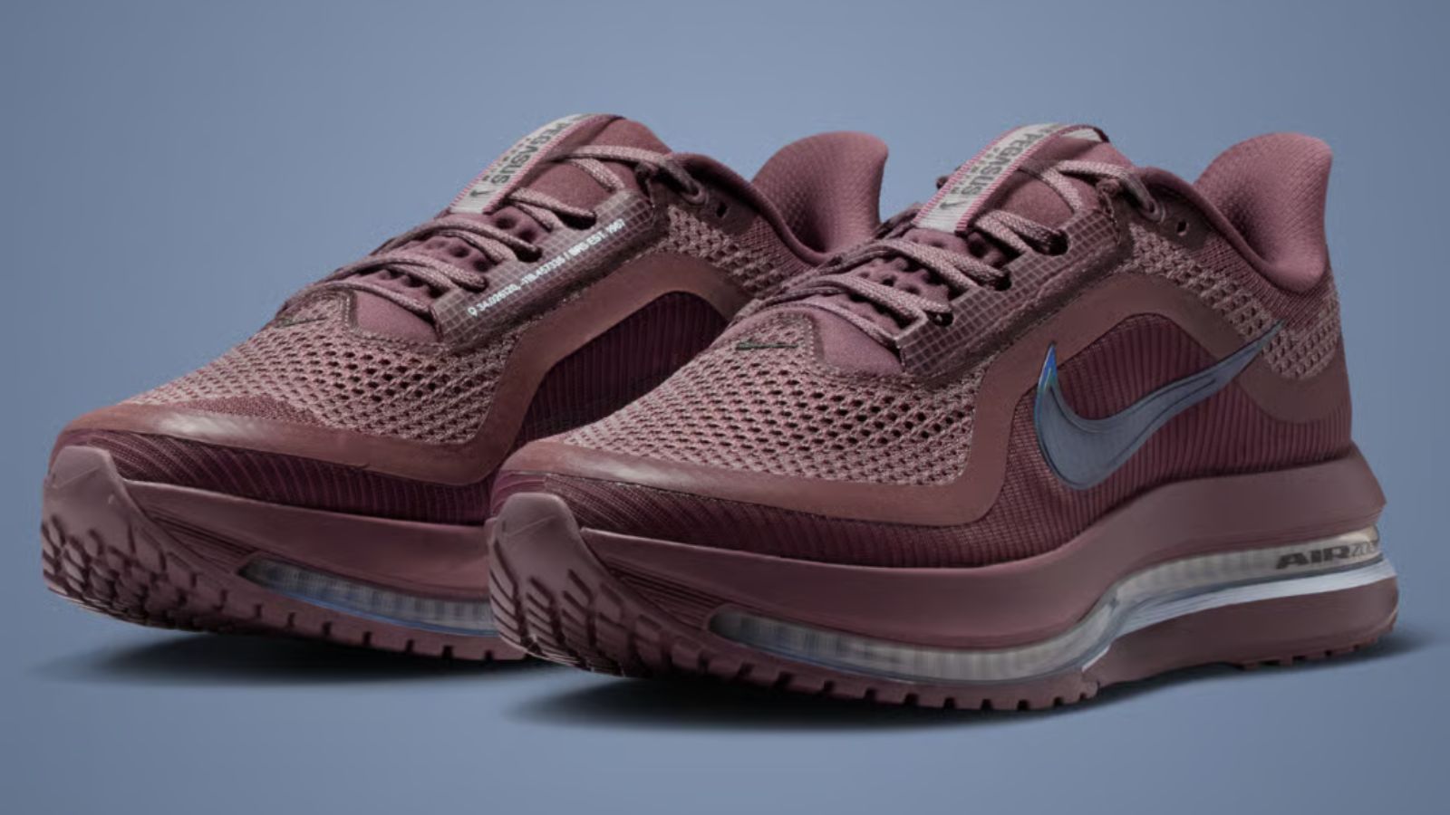 Hinh anh 2: Nike Pegasus Premium voi mau tattoo maroon va icy blue tren nen mesh thoang khi
