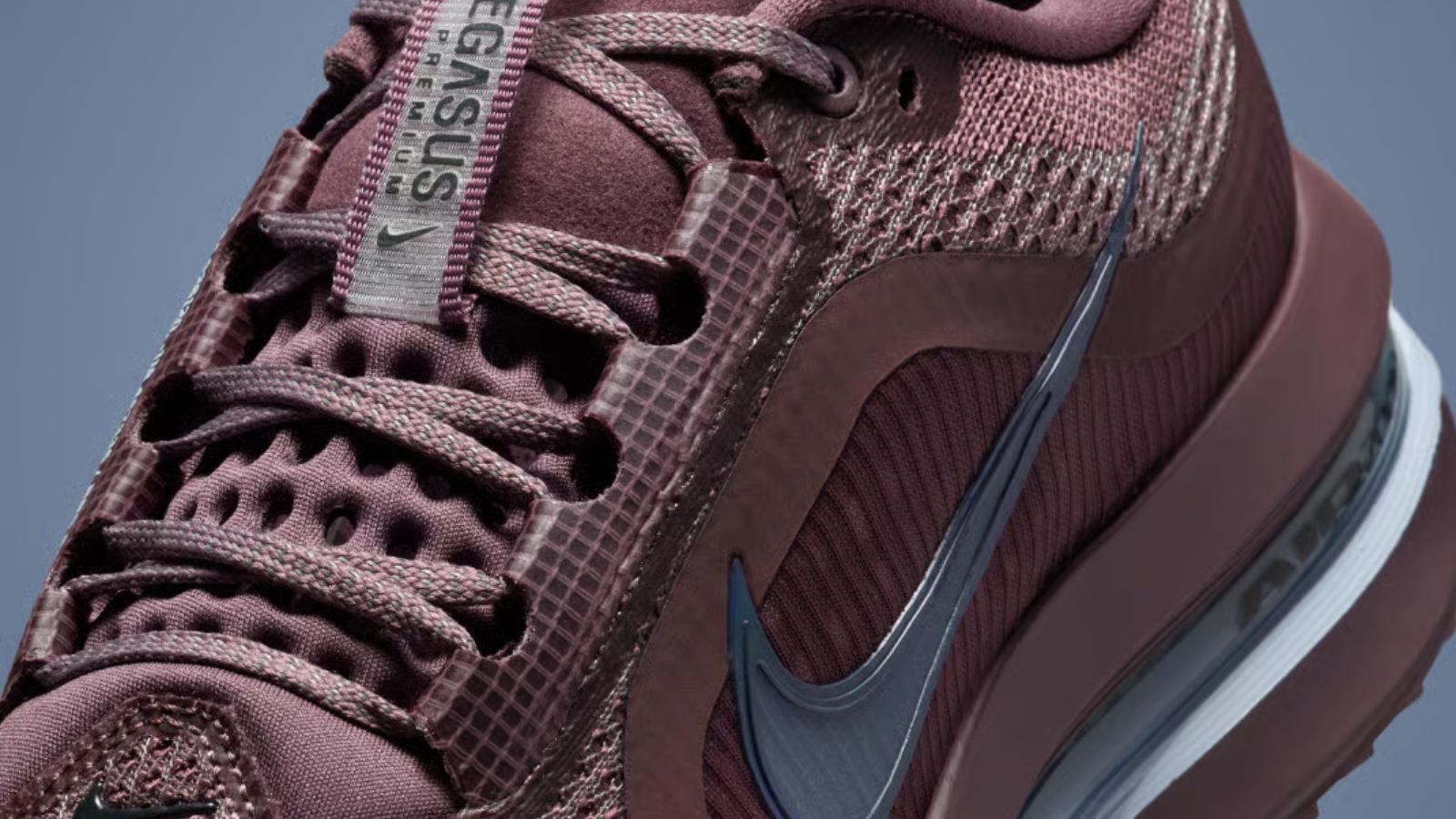 Hinh anh 4: Nike Pegasus Premium voi mau tattoo maroon va icy blue tren nen mesh thoang khi