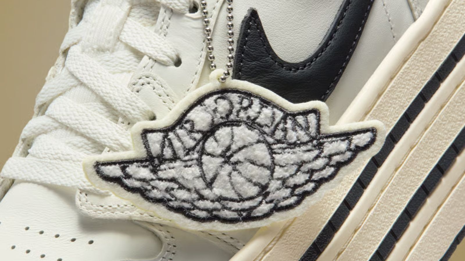 Hinh anh 8: Giay Air Jordan 1 Triple Stack voi de platform ba tang doc dao danh cho nu