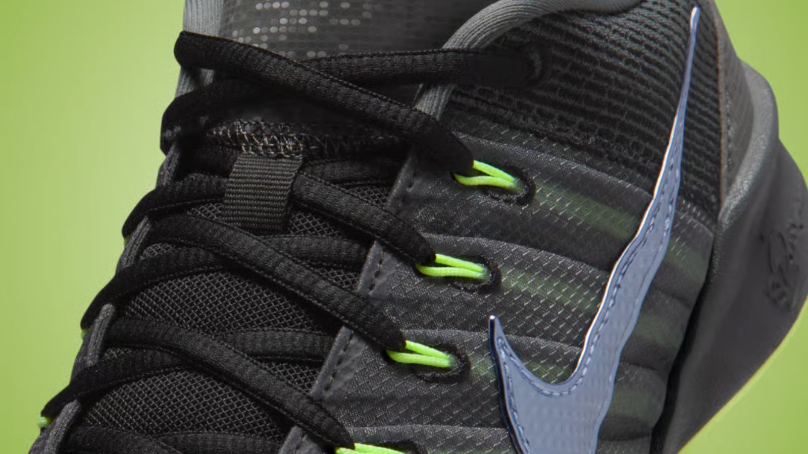 Hinh anh 5: Nike Sabrina 3 Barely Volt phoi mau den va xanh neon, lay cam hung tu Oregon Ducks.