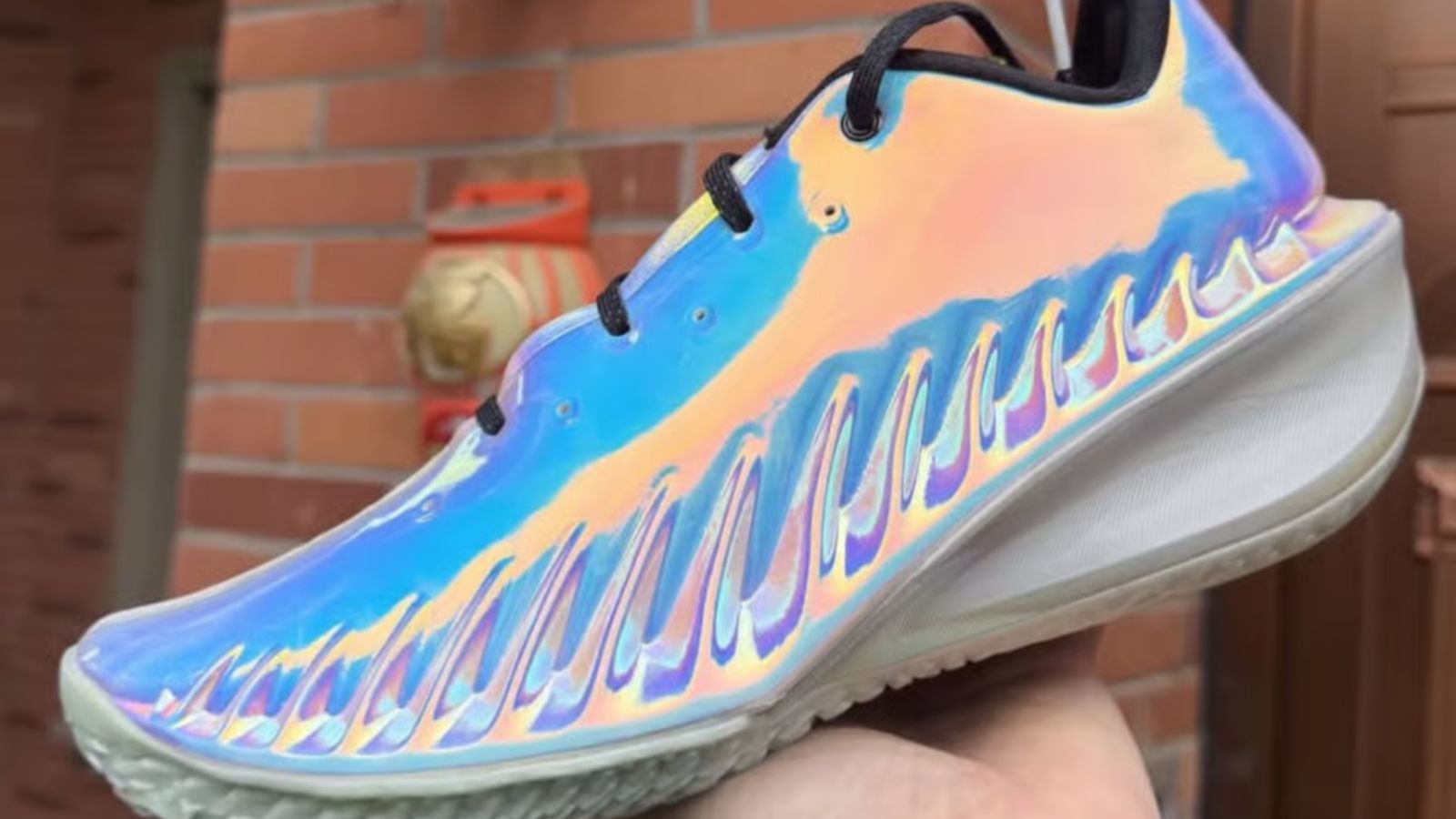 Hinh anh 1: Victor Wembanyama cung Nike GT Cut 4 PE All-Star voi thiet ke shimmer doc dao