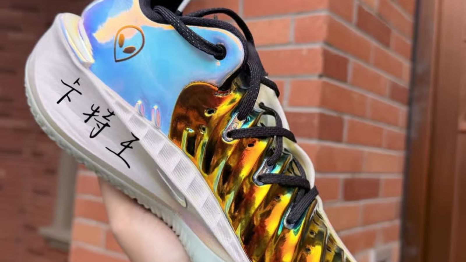 Hinh anh 2: Victor Wembanyama cung Nike GT Cut 4 PE All-Star voi thiet ke shimmer doc dao