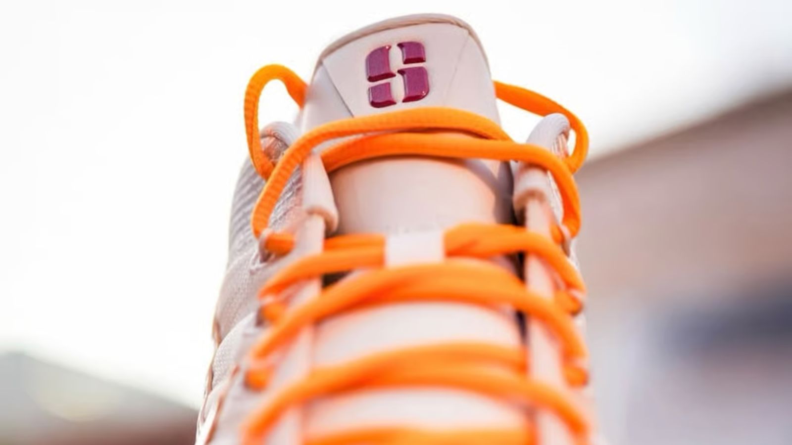 Hinh anh 2: Doi Nike Sabrina 3 PE doc quyen cho Jazzy Davidson voi mau sac USC