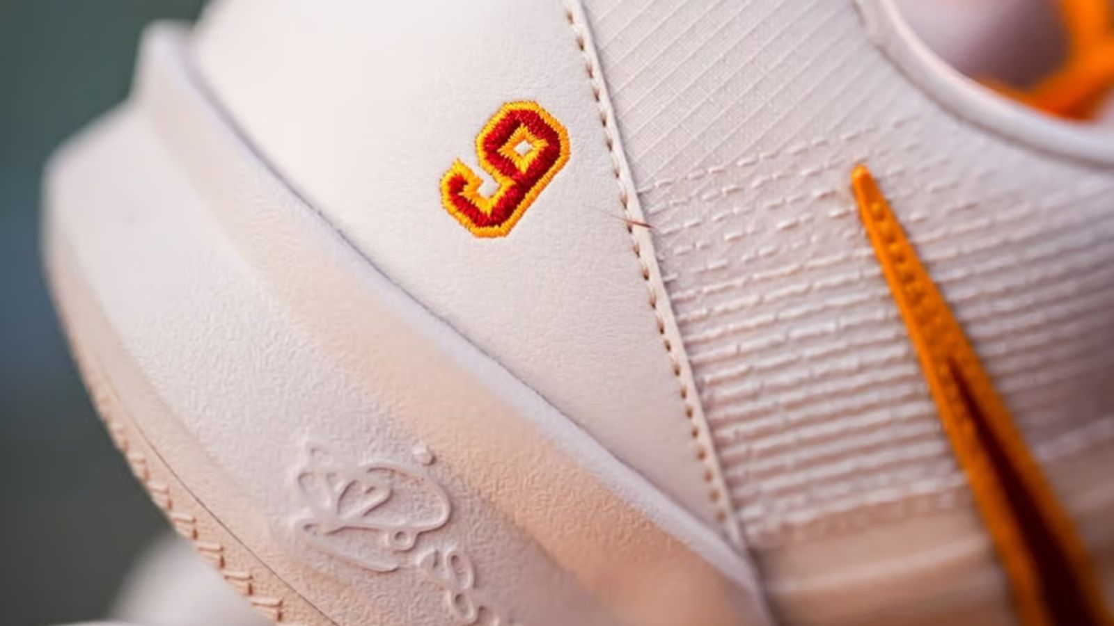 Hinh anh 5: Doi Nike Sabrina 3 PE doc quyen cho Jazzy Davidson voi mau sac USC