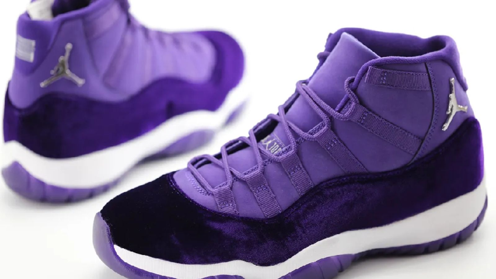 Hinh anh 3: Nick Young mang Air Jordan 11 tim va Air Jordan 20 Chutney trong tran dau Giang sinh 2013