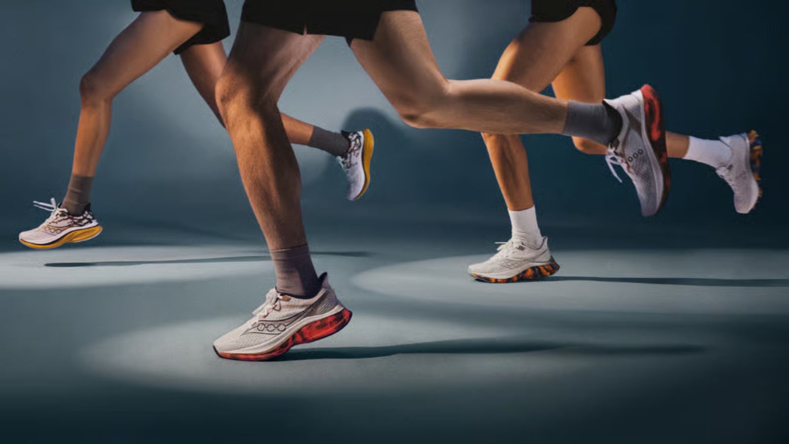 Hinh anh 1: Hinh anh bo suu tap giay Saucony Marathon Collection voi cac mau thiet ke tu Boston, London va Tokyo.