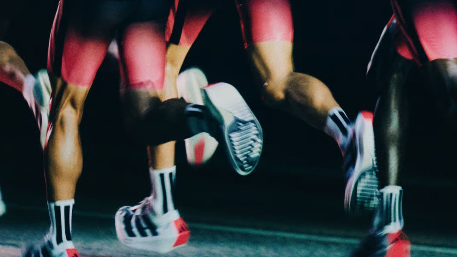 Hinh anh 2: Adidas Adizero Prime X Evo, giay chay bo cong nghe cao, mau trang den