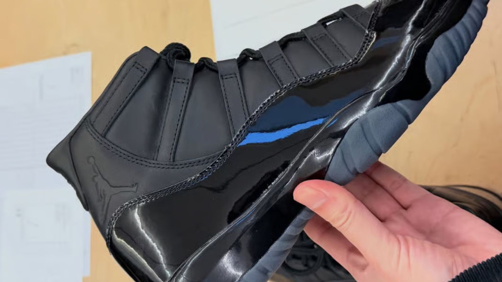 Hinh anh 4: Air Jordan 11 x Comme des Garcons tai Paris Fashion Week