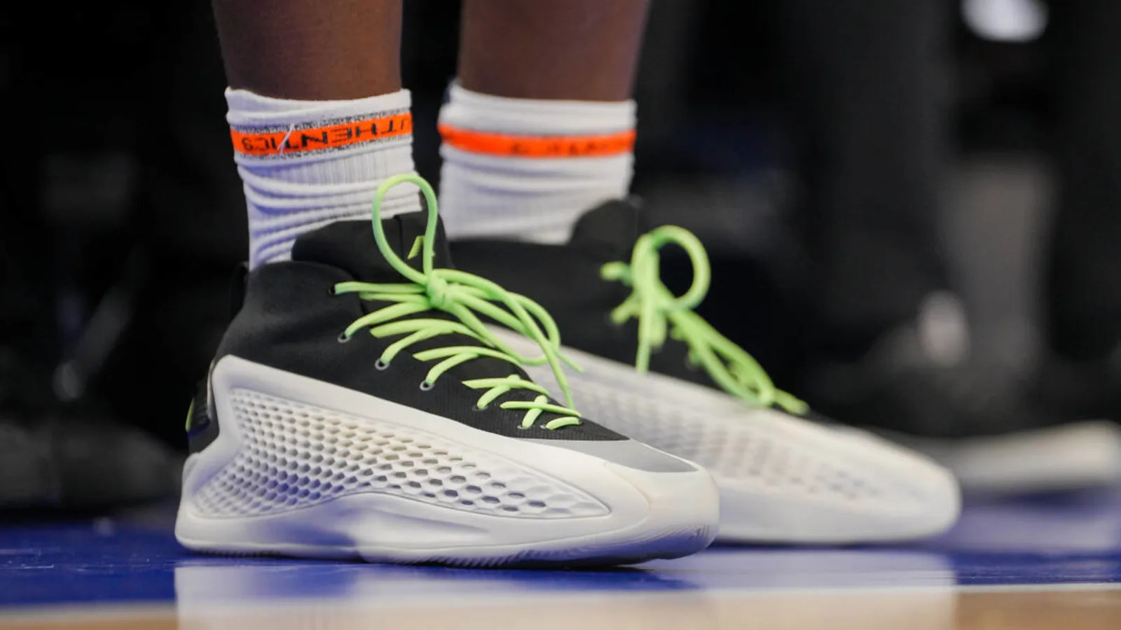 Hinh anh 6: Hinh anh cac mau sneaker noi bat mua le hoi 2025 nhu Air Jordan, Nike Dunk, New Balance va Hoka.