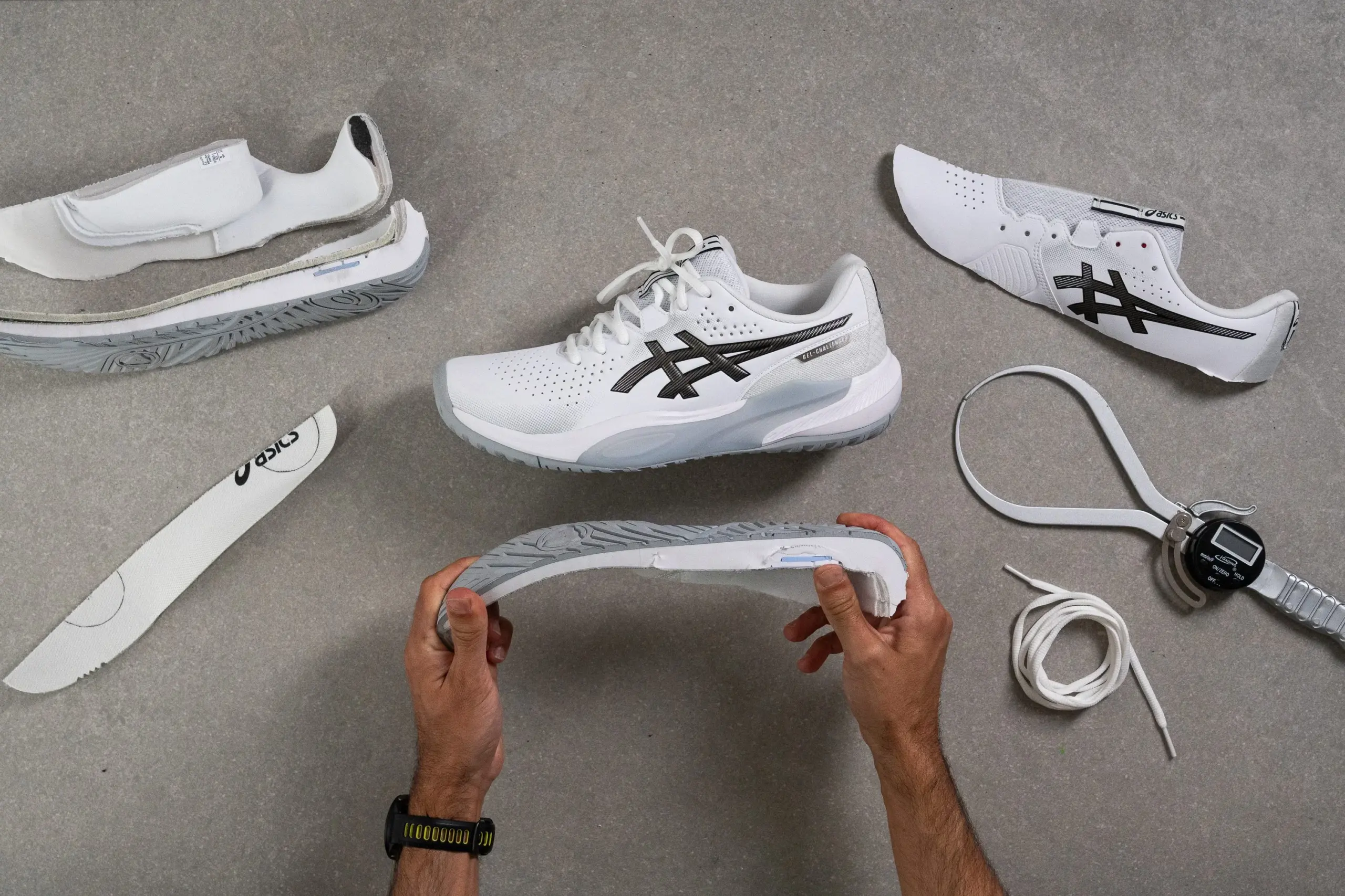 Hinh anh 5: Giay tennis ASICS Gel-Challenger 15 voi thiet ke ben bi va cong nghe tien tien.