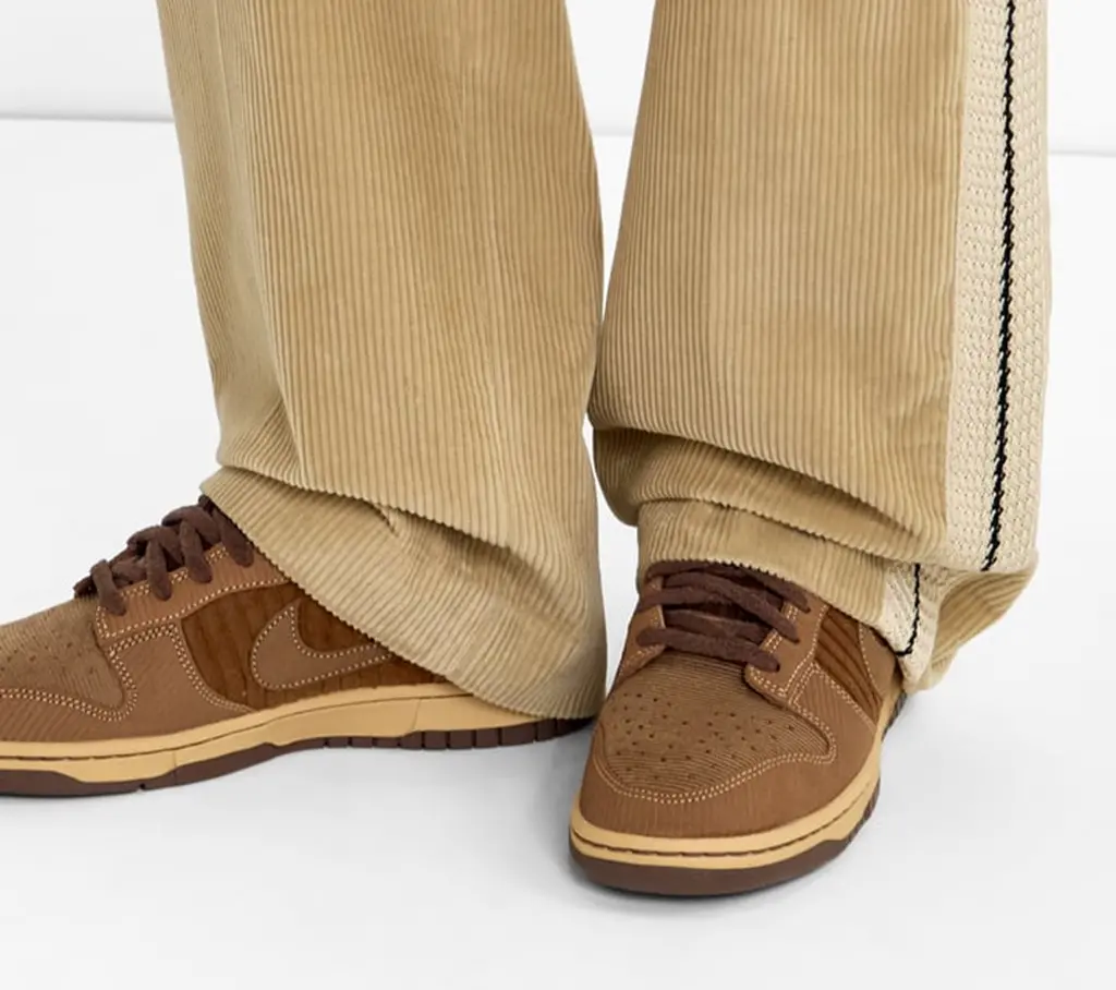 Alternative view of Giày Nike Corduroy Dunk Low 'Light British Tan' IB7746-200