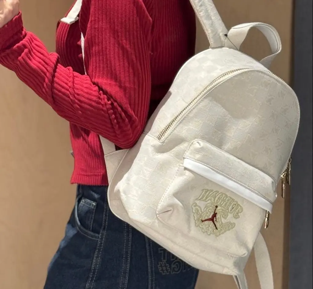 Alternative view of Balo Nike Jordan Monogram Backpack 'Year of the Horse' IV4748-133