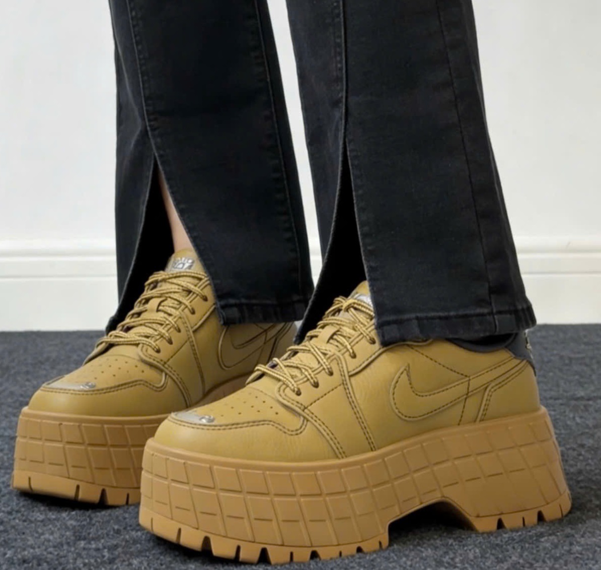 Alternative view of Giày Nike Air Jordan 1 Low Brooklyn ‘Wheat’ HF3184-700