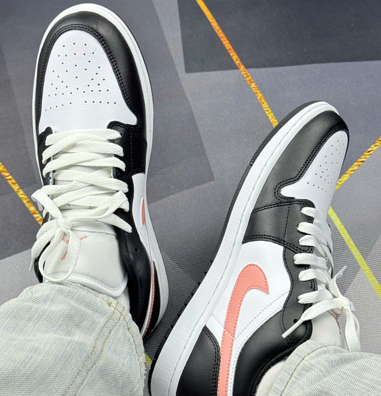 Alternative view of Giày Nike Air Jordan 1 Low 'White Black Rust Pink' 553560-165