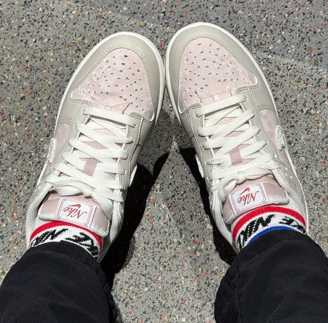 Alternative view of Giày Nike Dunk Low 'Valentine's Day' IQ1145-610