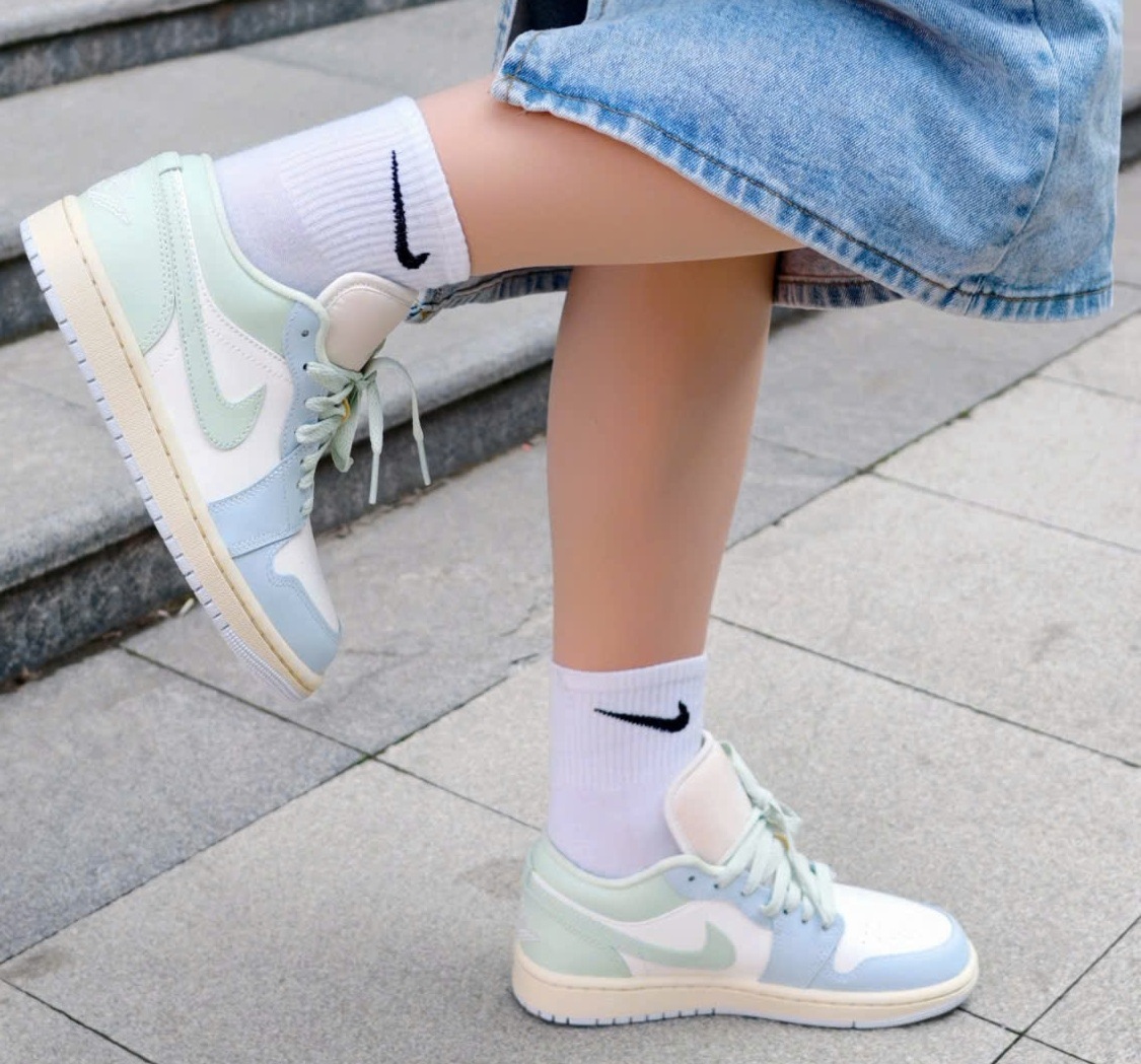 Alternative view of Giày Nike Air Jordan 1 Low 'Sail Jade Aura' DC0774-108