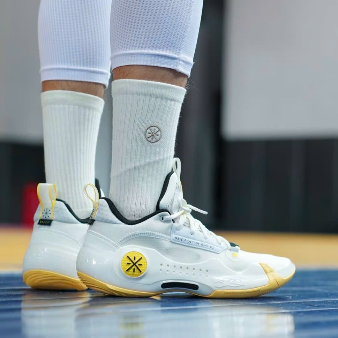 Alternative view of Giày LiNing Way of Wade 10 Low 'Lemon' ABAS083-37