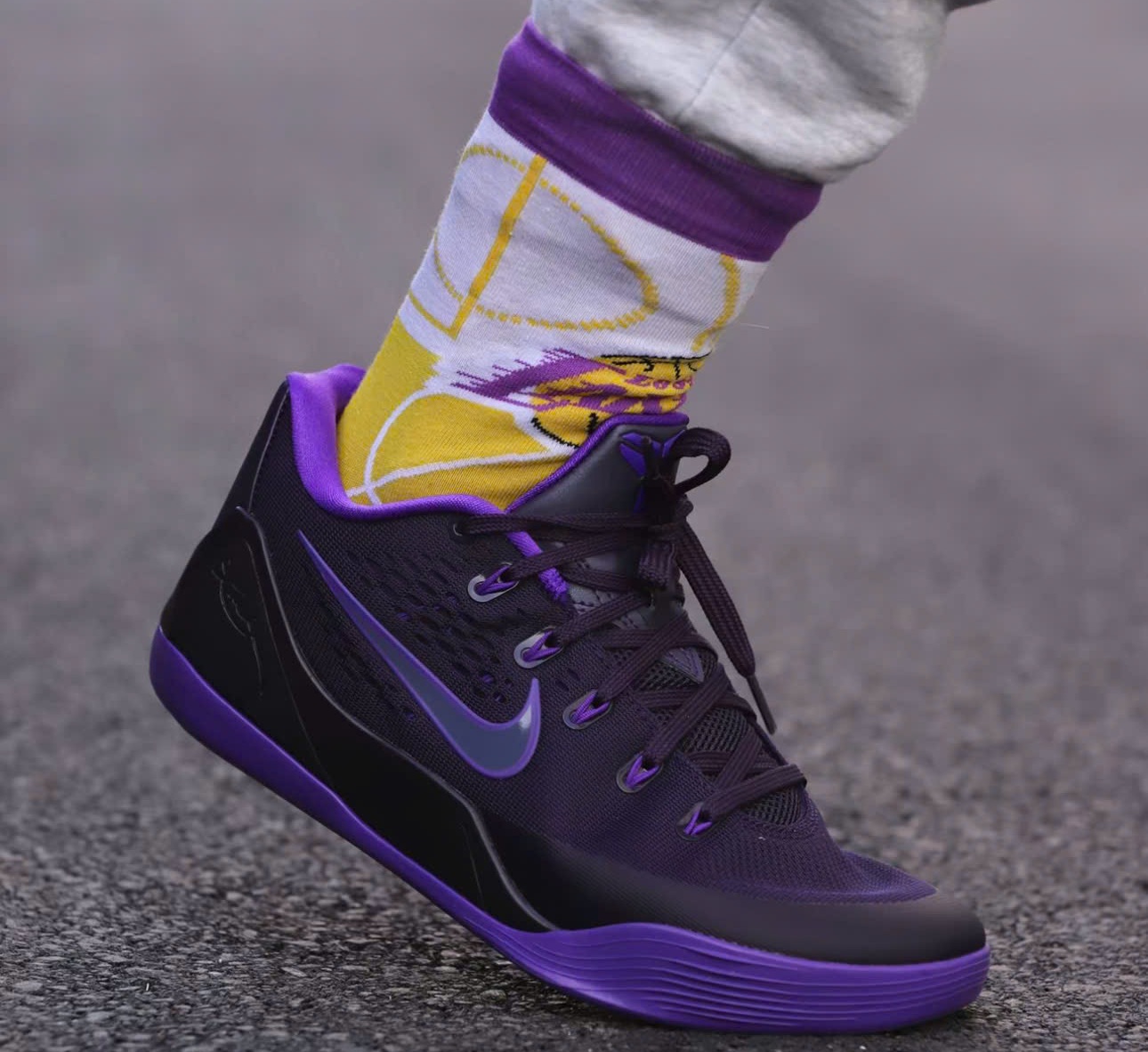 Alternative view of Giày Nike Kobe 9 EM Low Protro TB ‘Purple Dynasty’ IH1401-500
