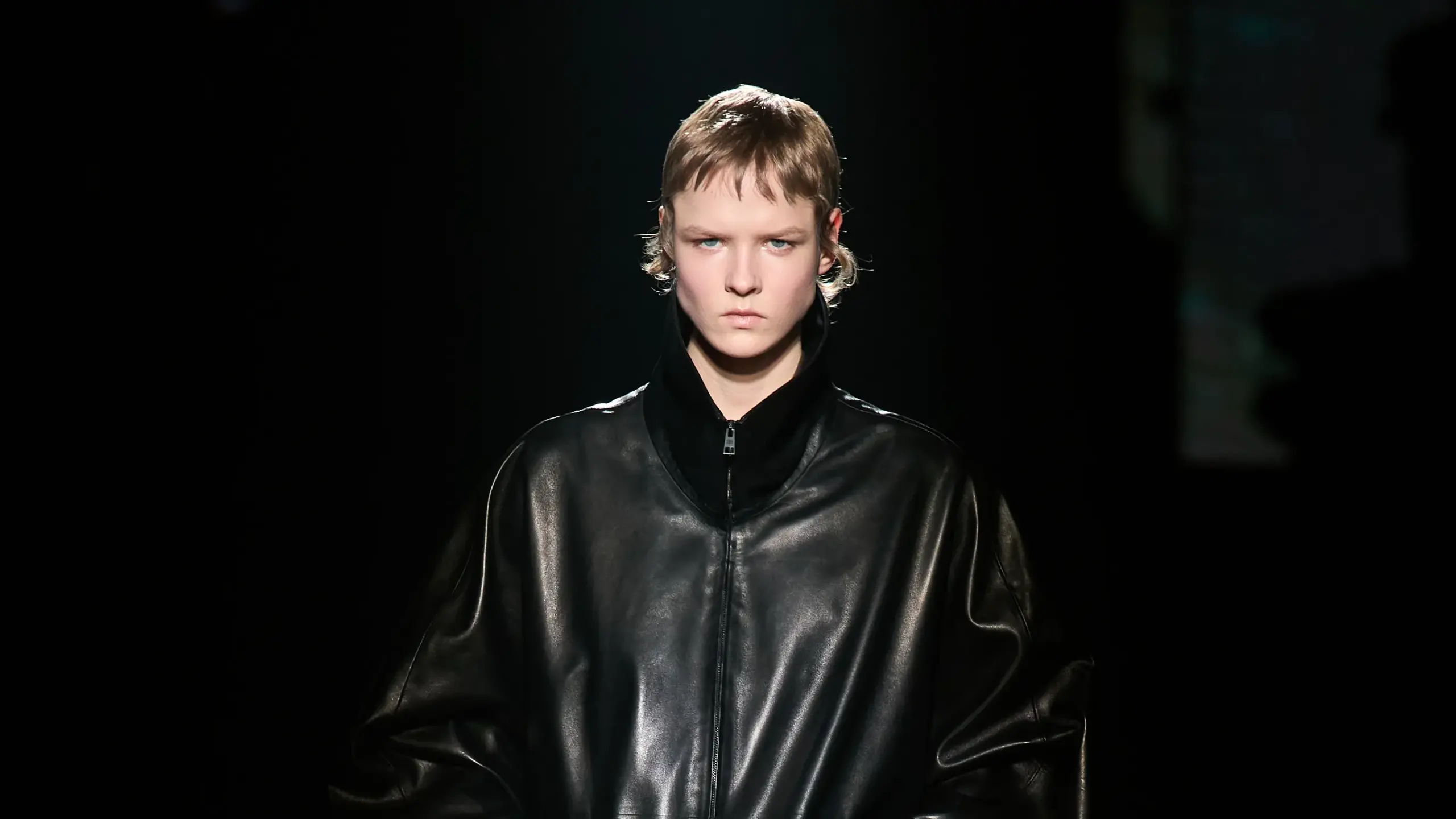 Balenciaga Fall 2026: BST Thu Đông định hình xu hướng mới