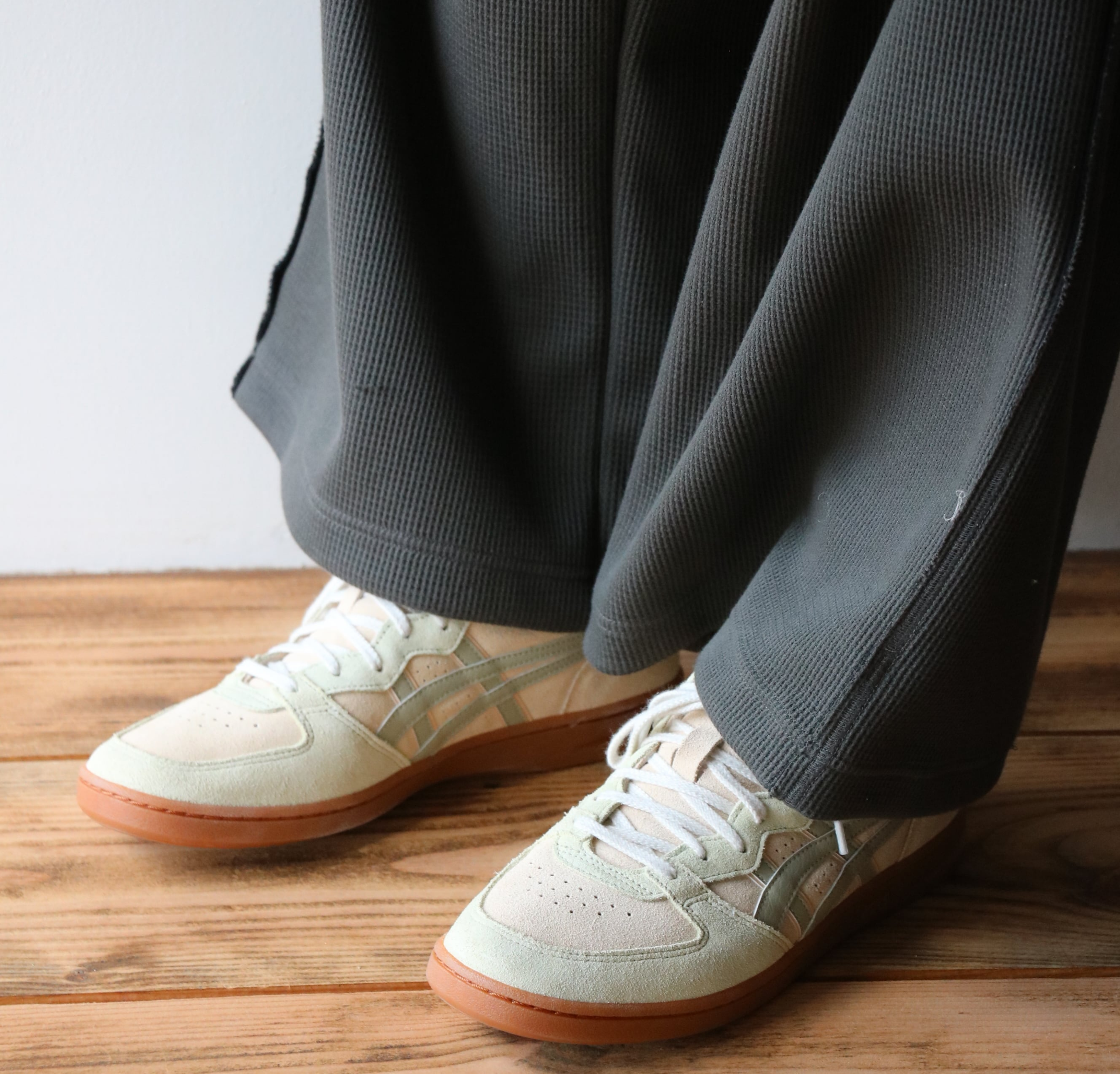 Alternative view of Giày Asics Skyhand OG 'Marzipan Dried Leaf Green' 1203A452-251