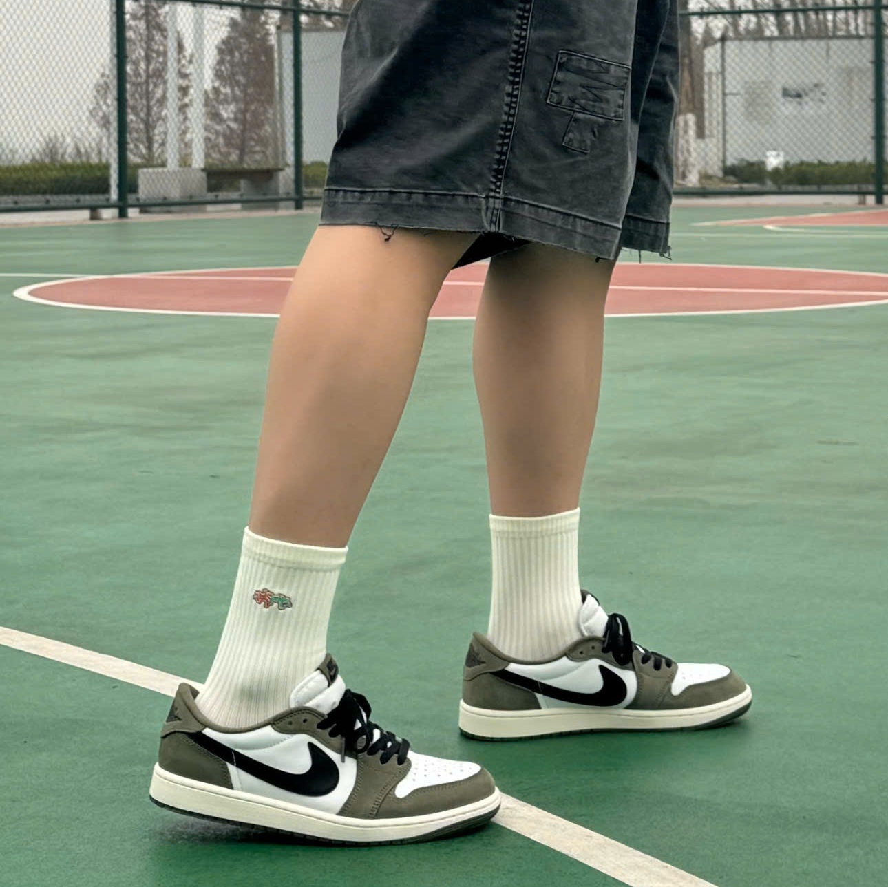 Alternative view of Giày Nike Air Jordan 1 Low OG 'Medium Olive' HQ6998-200