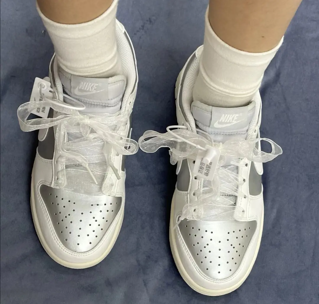 Alternative view of Giày Nike Dunk Low Next Nature 'Metallic Platinum' IB7311-001