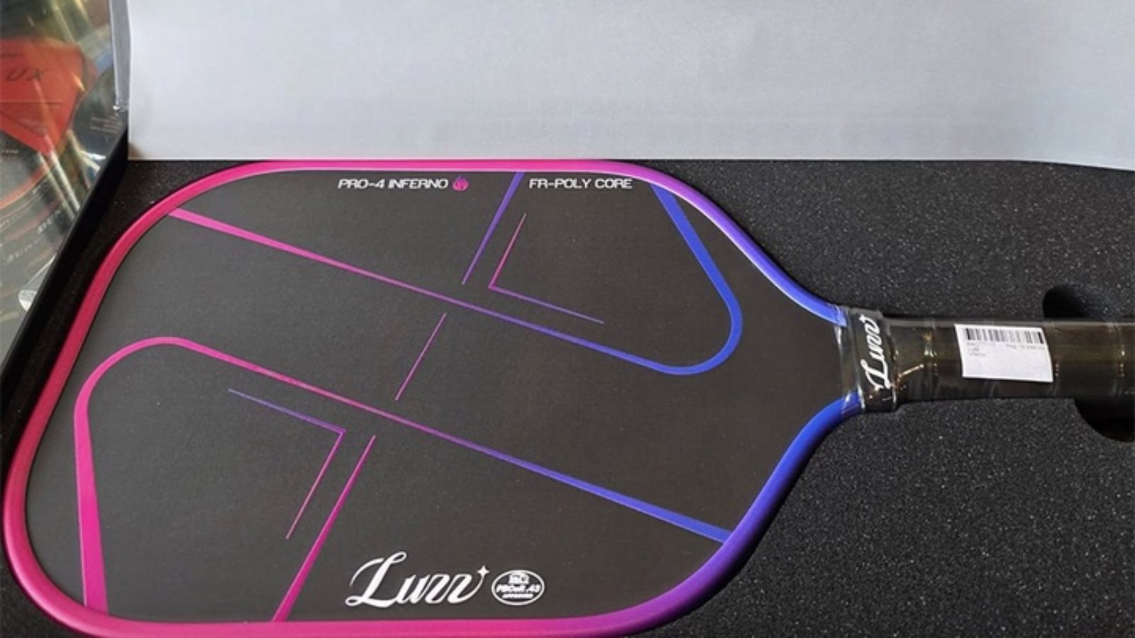 Hinh anh 4: Luzz Pro 4 Inferno - vot pickleball Gen 4 voi thiet ke noi bat va hieu nang cao