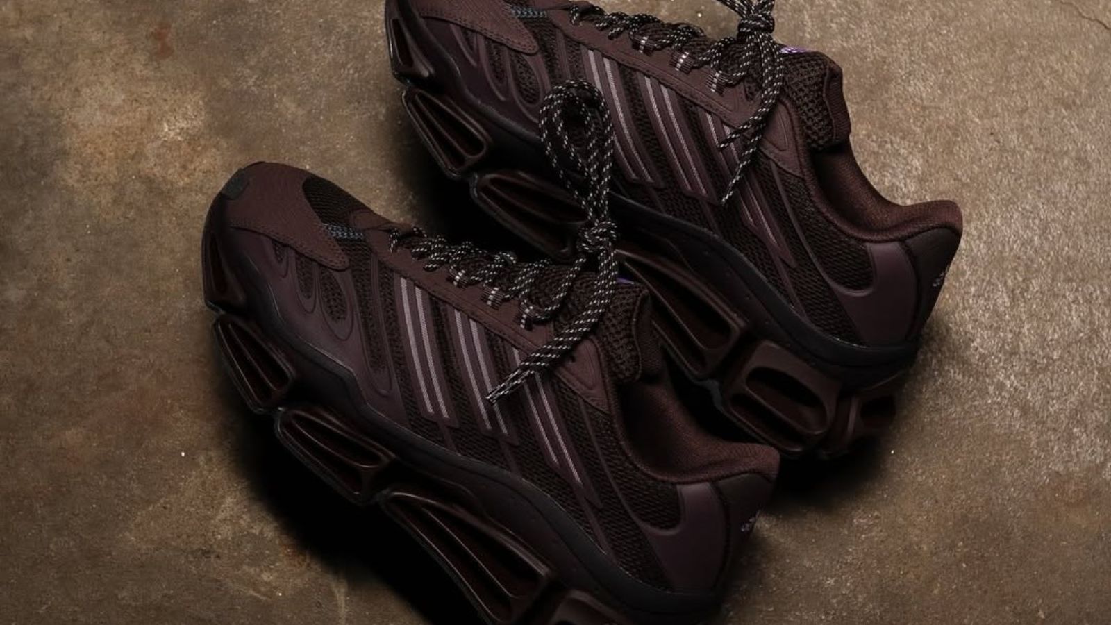 Hinh anh 2: adidas Megaride AG “Burgundy” voi phoi mau do ruou vang va thiet ke cong nghe nam 2026