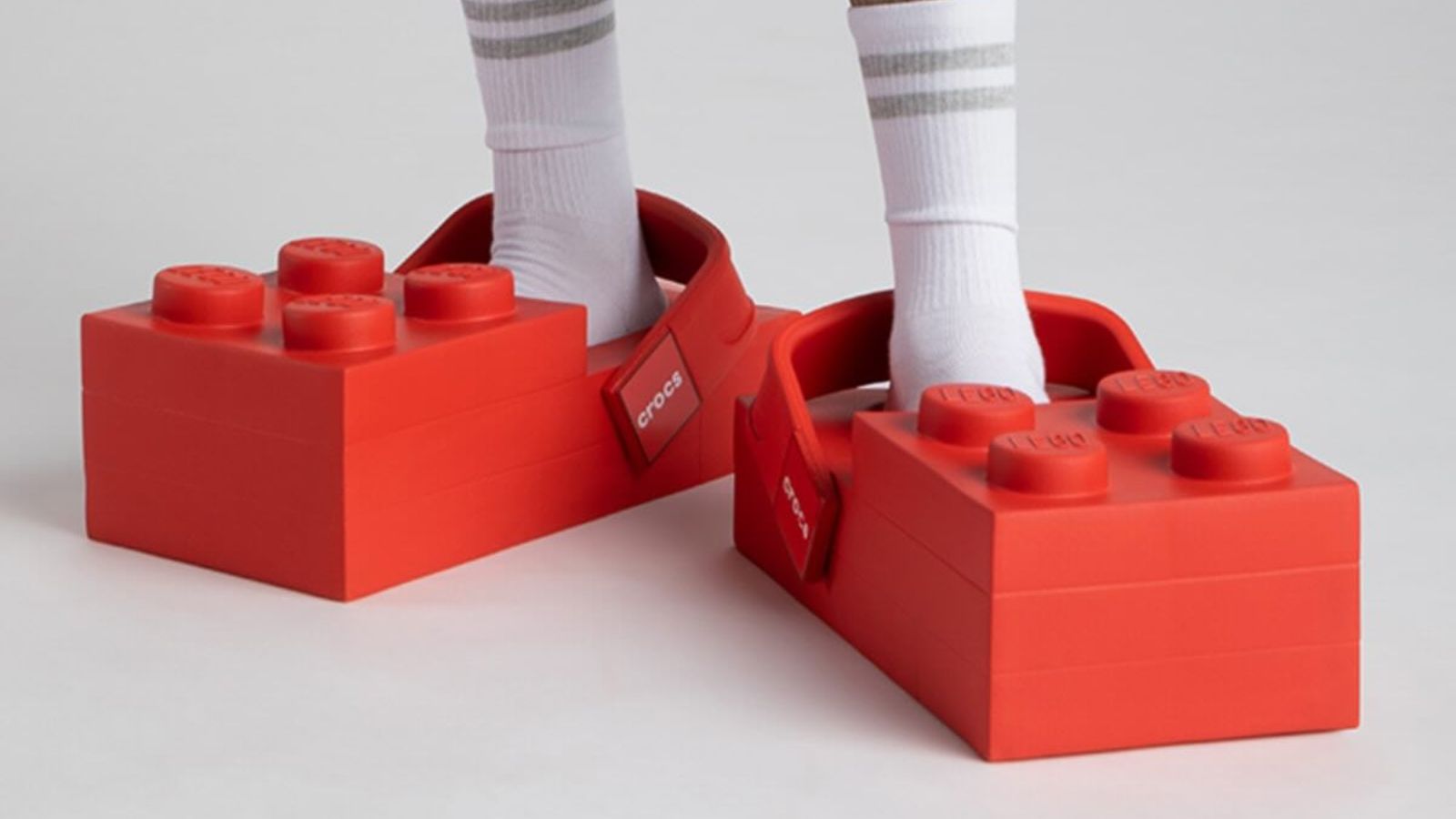 Hinh anh 3: Hinh anh LEGO x Crocs Brick Clog voi thiet ke mau sac sac so