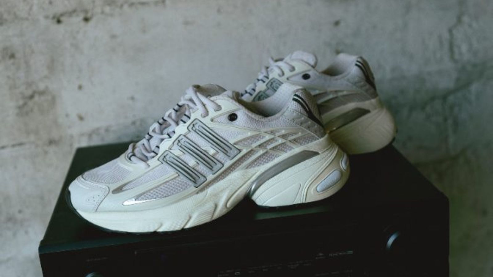 Hinh anh 6: adidas Adistar XLG 2.0 - Giay chunky runner voi thiet ke exploded va mau sac da dang