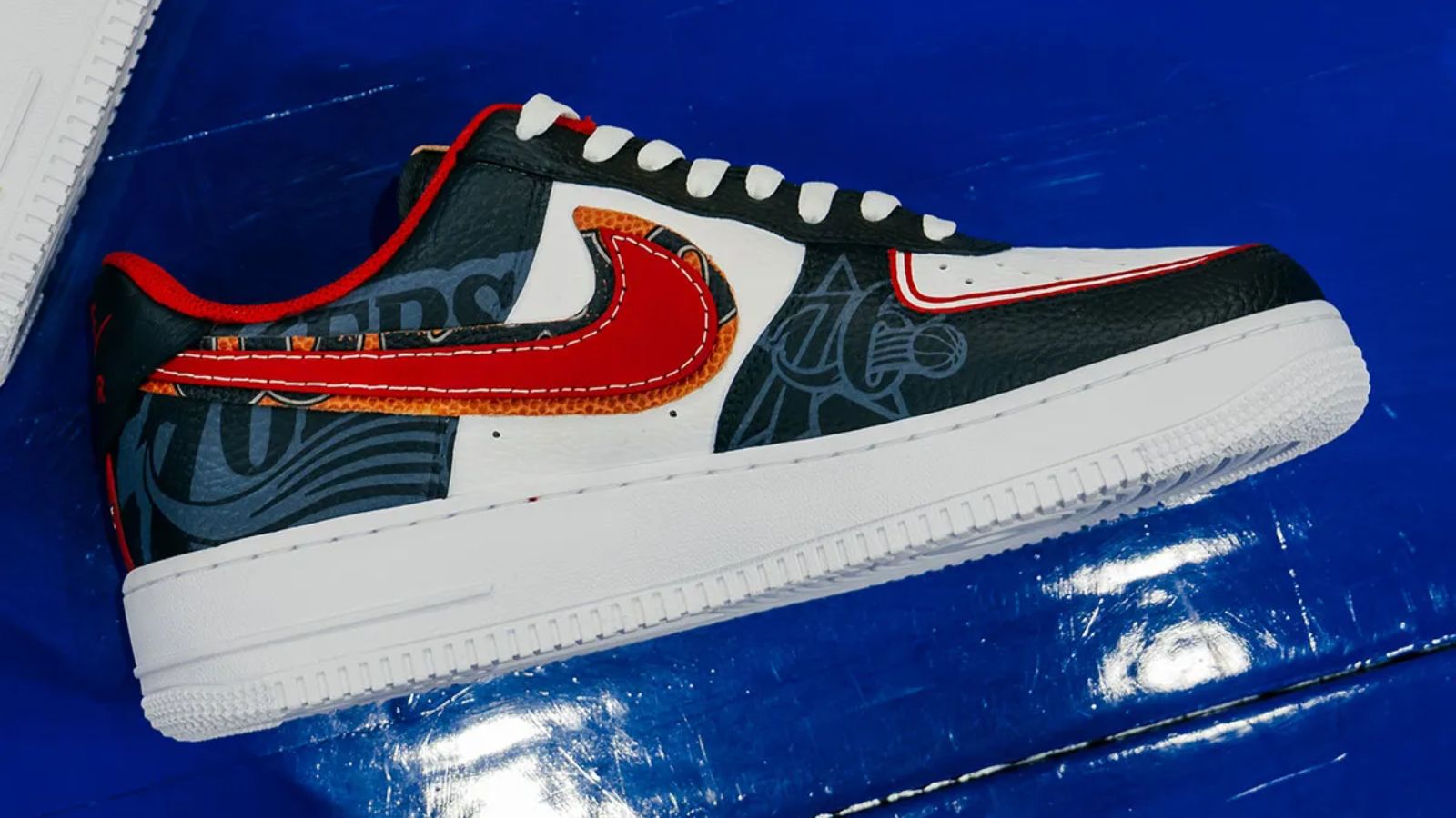 Hinh anh 1: Nike Air Force 1 Philadelphia Sixers 2001 Anniversary voi mau sac doi Sixers