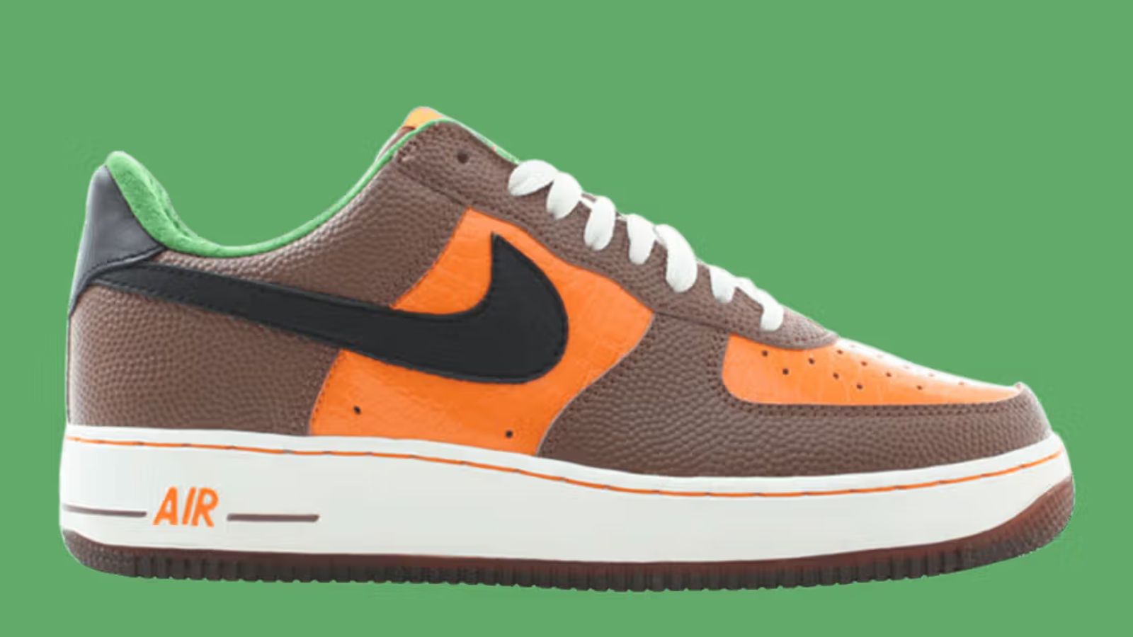 Hinh anh 5: Nhung doi sneaker noi bat tai Super Bowl tu Nike va BAPE