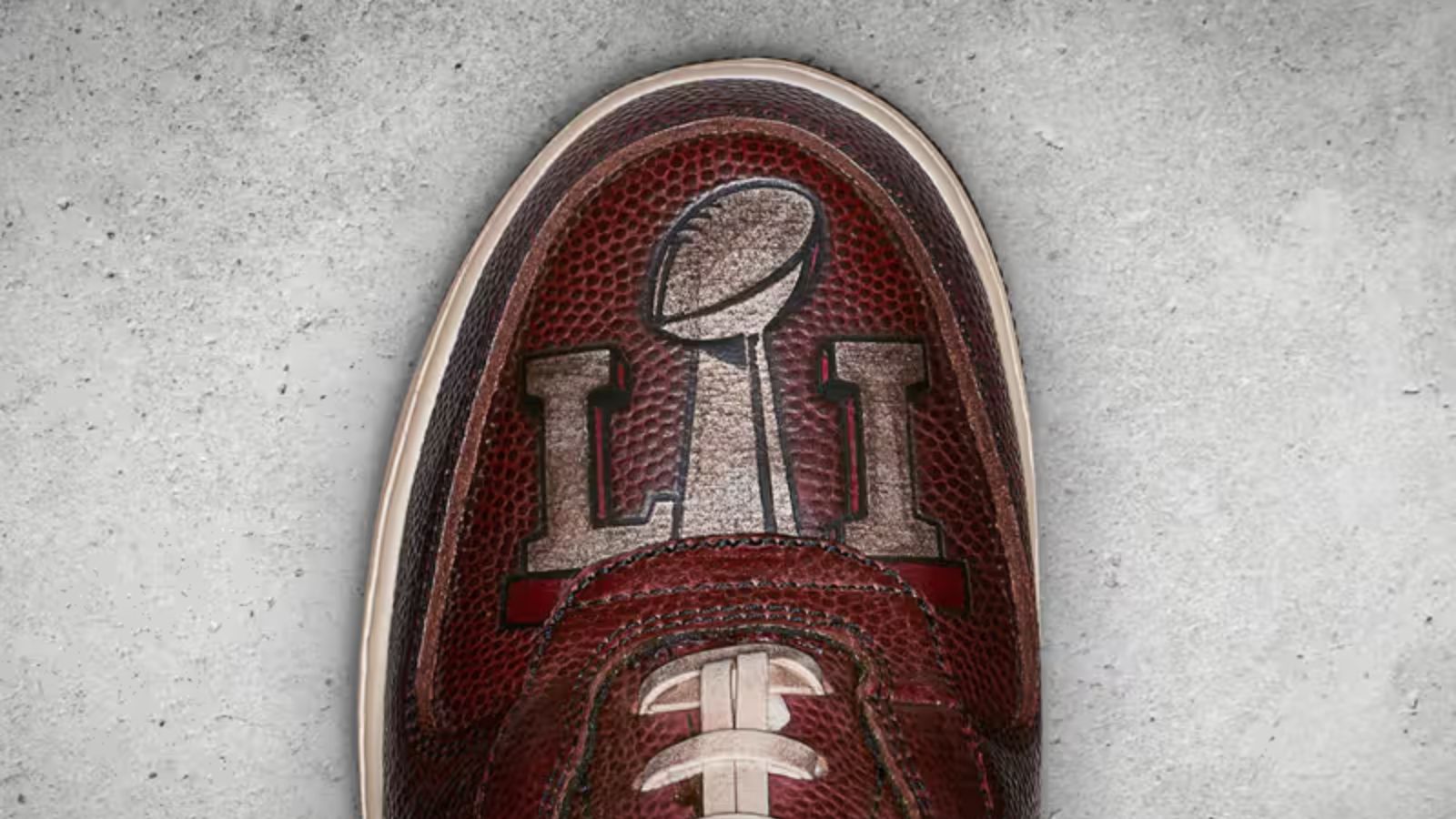 Hinh anh 2: Nhung doi sneaker noi bat tai Super Bowl tu Nike va BAPE