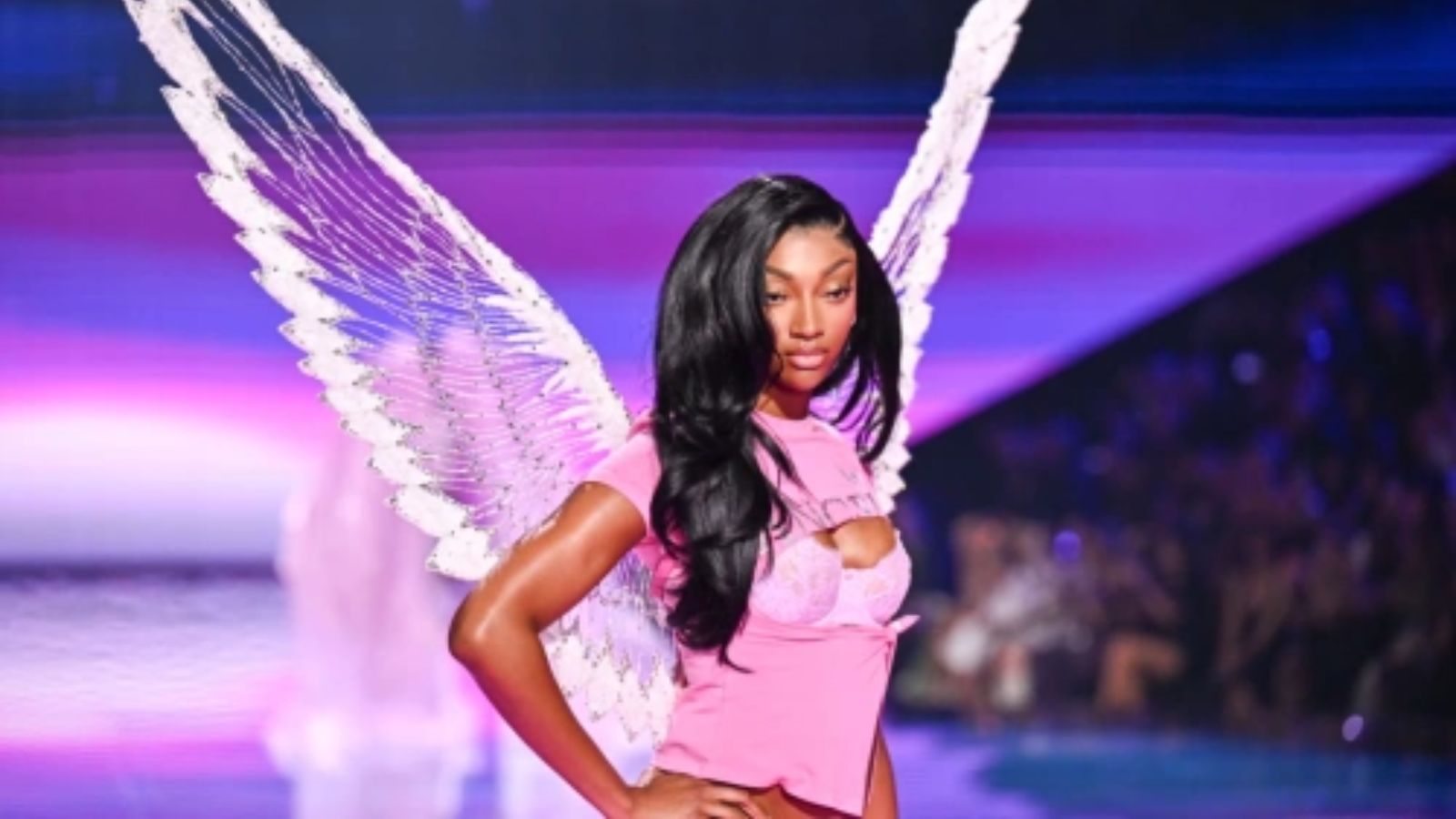 Hinh anh 2: Giay Reebok Angel Reese 1 voi thiet ke tie-dye da sac