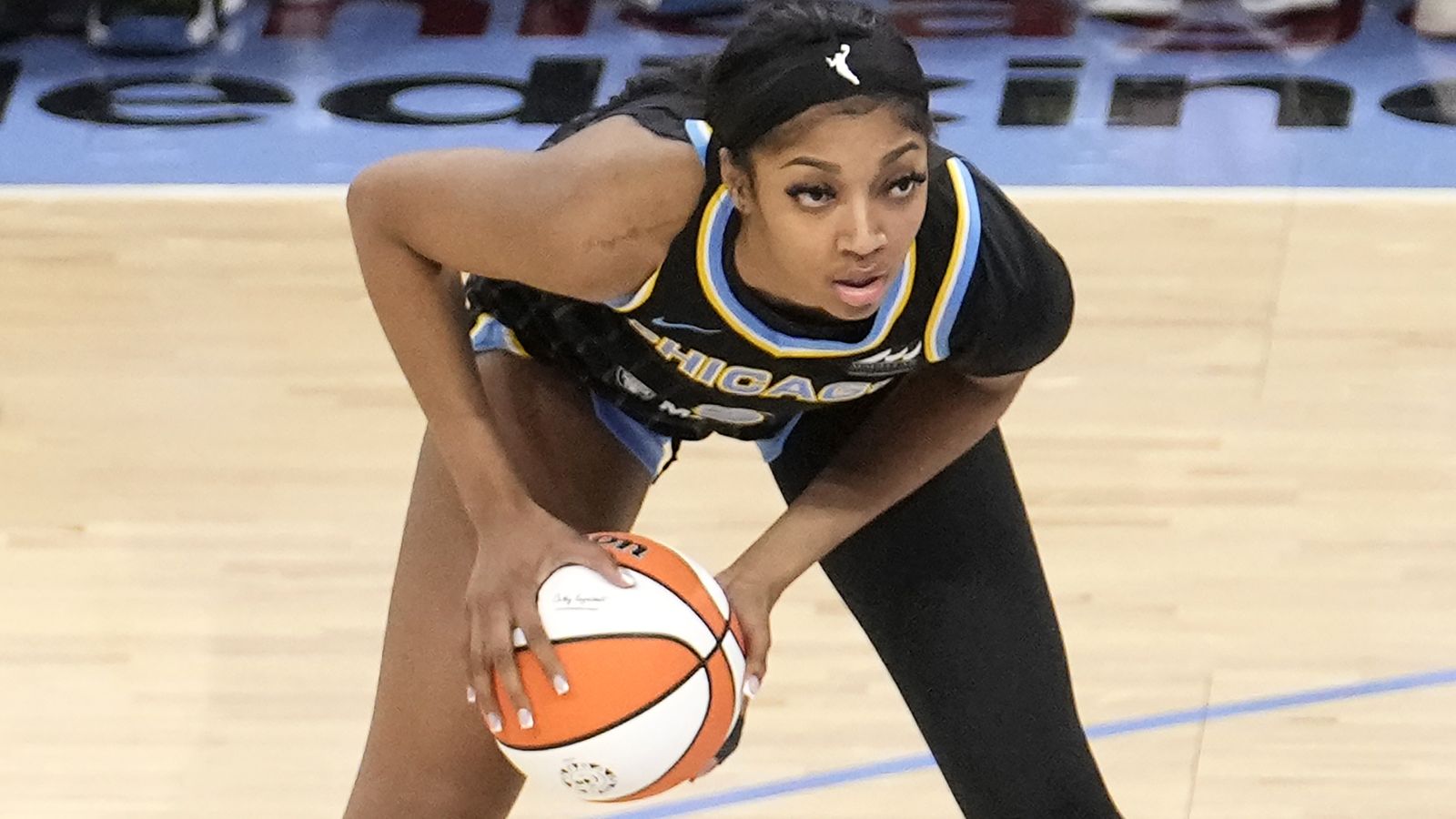 Hinh anh 4: Giay Reebok Angel Reese 1 voi thiet ke tie-dye da sac